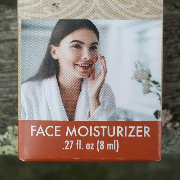 Beauty Guru 100% Natural Facial Serum Moisturizer With Sandalwood Oil - Picture 3 of 8